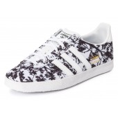 adidas gazelle motif